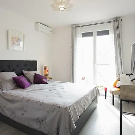 Apartment Centre *