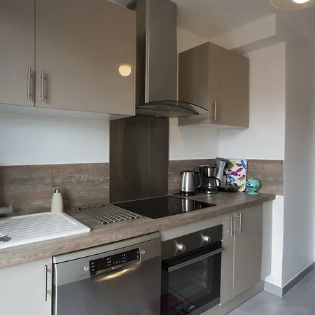Apartment Centre *