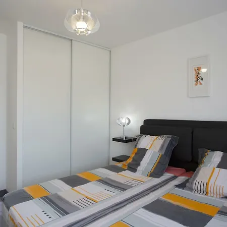 Apartment Centre *